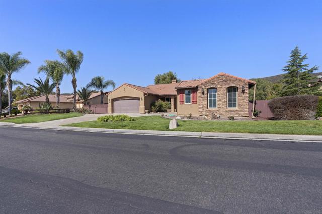23527 Green Glen Road, Ramona CA: https://media.crmls.org/mediaz/ed6f4cd0-79fd-4571-9130-a722ebf6108d.jpg