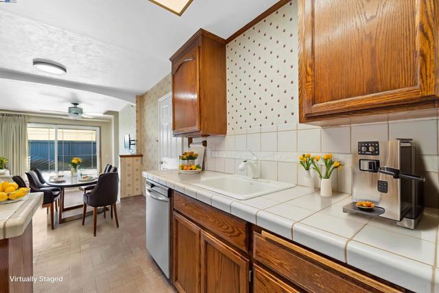 42747 Wixon Dr, Fremont CA: https://media.crmls.org/mediaz/ed6f697f-5600-433e-bdf2-e2414070fe61.jpg