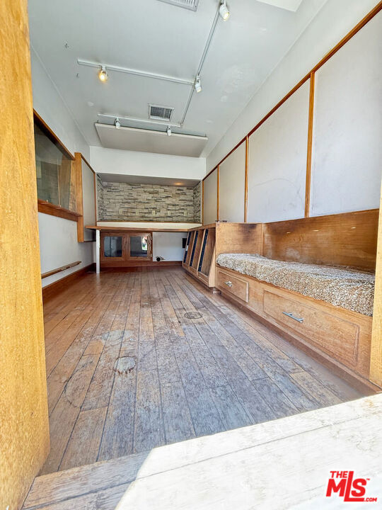 3964 Goodland Place, Studio City CA: https://media.crmls.org/mediaz/ed6f7adc-ae1b-44b1-a738-f4b75fd488d3.jpg