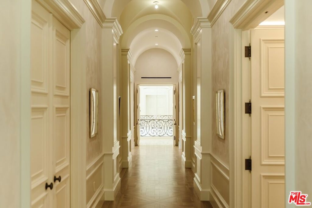 https://media.crmls.org/mediaz/ed700728-ea48-4e87-a670-59f37142355a.jpg?preset=X-Large