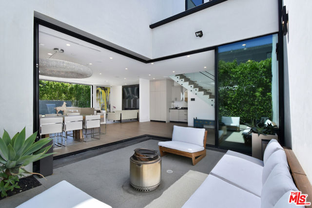 5316 Lennox, Sherman Oaks CA: https://media.crmls.org/mediaz/ed7094d7-0a0a-430e-a70d-a20011cf85c7.jpg