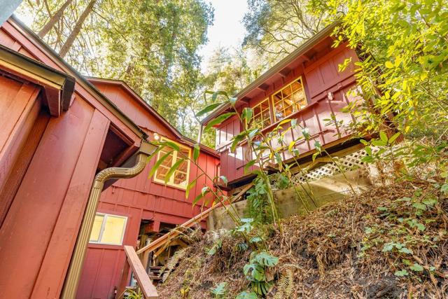 2001 Cathedral Drive, Aptos CA: https://media.crmls.org/mediaz/ed710024-14cf-4103-b1f6-95f90cb6b0ac.jpg