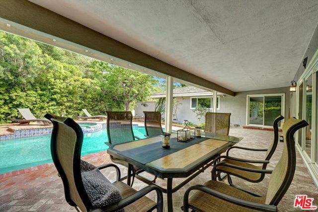 3530 Royal Woods Drive, Sherman Oaks CA: https://media.crmls.org/mediaz/ed71e05b-5252-42d0-b269-3b6757718e67.jpg