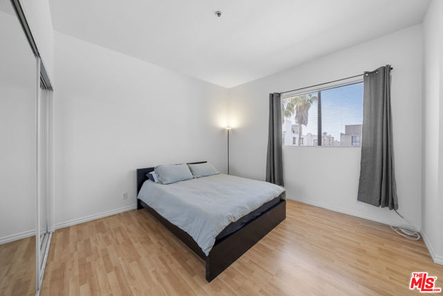 533 S St Andrews Place, Los Angeles CA: https://media.crmls.org/mediaz/ed729223-b7bc-412d-ad37-d38de3f18cc7.jpg