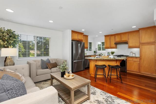 4007 Bluff View Way, Carlsbad CA: https://media.crmls.org/mediaz/ed72d905-72fb-4aa1-baf9-20186f5cee53.jpg