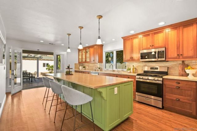 4386 Niagara Ave, San Diego CA: https://media.crmls.org/mediaz/ed72e44c-fda0-4a38-9cf2-f0a0c0213eb7.jpg