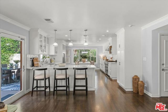 10411 Windtree Drive, Bel Air CA: https://media.crmls.org/mediaz/ed72f8f1-5d3a-42df-8c8a-4ab03c309971.jpg