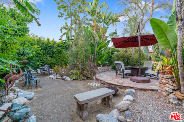 1003 S Los Robles Avenue, Pasadena CA: https://media.crmls.org/mediaz/ed72fc28-57d6-40db-9102-b510146c2359.jpg