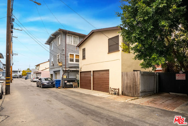 19 30th Avenue photo 5