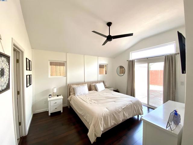 963 Grafton St, Manteca CA: https://media.crmls.org/mediaz/ed73975d-03ec-446c-b7ab-b68c6d35cca9.jpg
