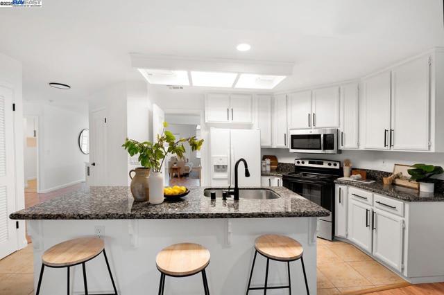 5917 Pine Vista Way, Elk Grove CA: https://media.crmls.org/mediaz/ed73c01d-4261-436b-a404-739692984f8e.jpg