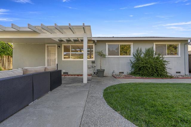 2476 Le Bain Drive, San Jose CA: https://media.crmls.org/mediaz/ed744f1c-7f3a-4d2a-9c03-036def470d0f.jpg