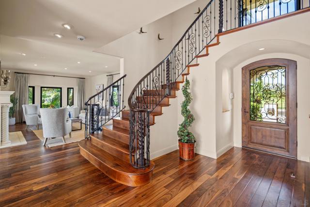 650 Glorietta Blvd, Coronado CA: https://media.crmls.org/mediaz/ed74a12d-1e58-4b28-9e05-5f6a1a0433a6.jpg