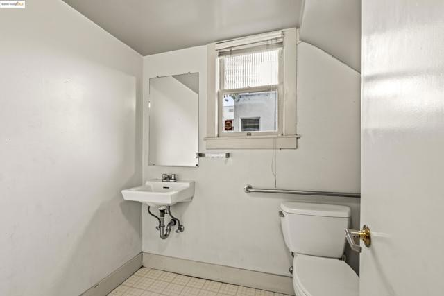 3050 Shattuck, Berkeley CA: https://media.crmls.org/mediaz/ed74c49a-0148-407b-89e3-c508630f3e56.jpg