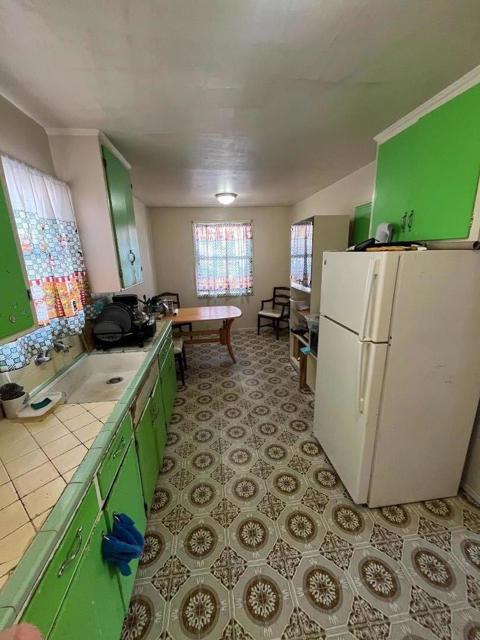 210 7th Lane, South San Francisco CA: https://media.crmls.org/mediaz/ed75731a-9047-4503-8c95-fdcad3673bd7.jpg