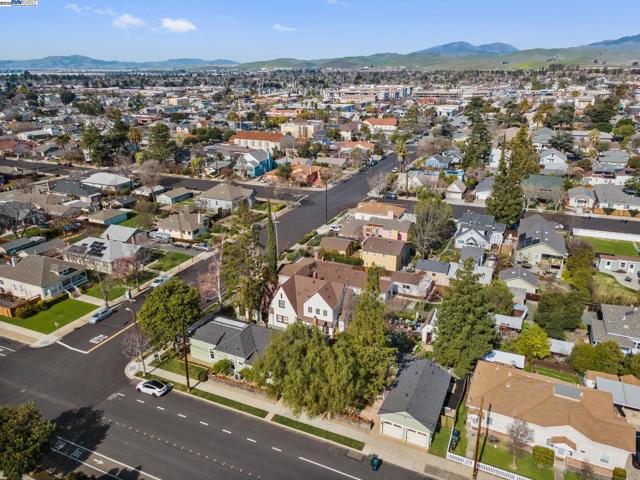 690 S K St, Livermore CA: https://media.crmls.org/mediaz/ed765c8f-ac3e-44a2-8c0a-526e304f0e4d.jpg