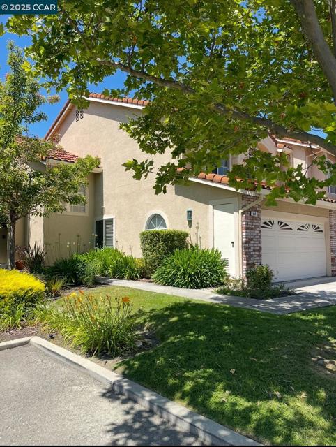 658 S Blackbrush Lane, San Ramon CA: https://media.crmls.org/mediaz/ed768754-7e57-4b10-bd09-2ecaa991a631.jpg