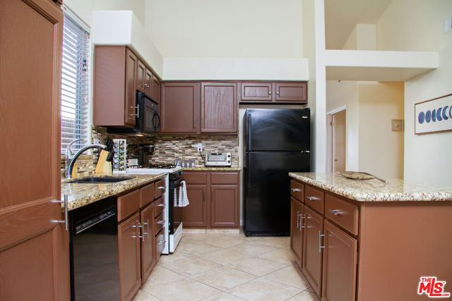 8506 Blue Heron Drive, Bakersfield CA: https://media.crmls.org/mediaz/ed769b8a-7e2c-4aa4-8cd0-98bc8a5901b4.jpg
