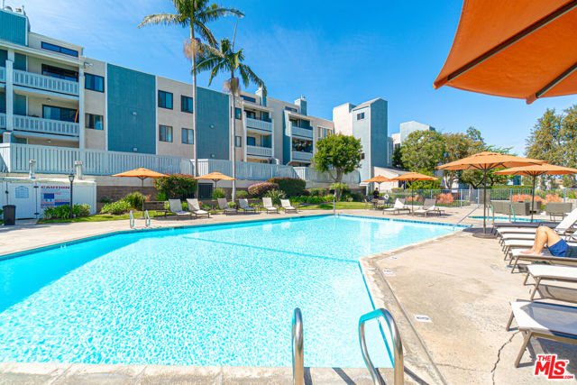 8162 Manitoba Street, Playa del Rey CA: https://media.crmls.org/mediaz/ed773149-0883-4155-8de0-6dd84664815b.jpg