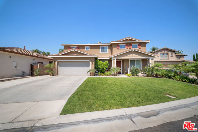 11501 Trailrun Court, Riverside CA: https://media.crmls.org/mediaz/ed774ddc-7a34-4797-806d-f2fa51aca00b.jpg