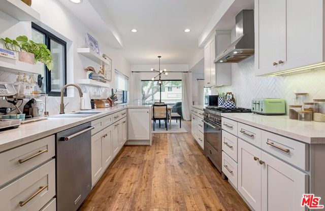 1131 12th Street, Santa Monica CA: https://media.crmls.org/mediaz/ed77b4cb-0cde-4111-9d3d-976fa8f26399.jpg