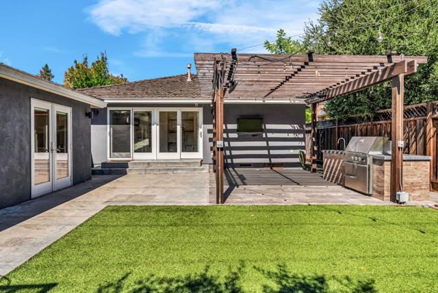 1024 Berkeley Avenue, Menlo Park CA: https://media.crmls.org/mediaz/ed77d1ce-a030-42db-b5d8-5c7f2747c85b.jpg