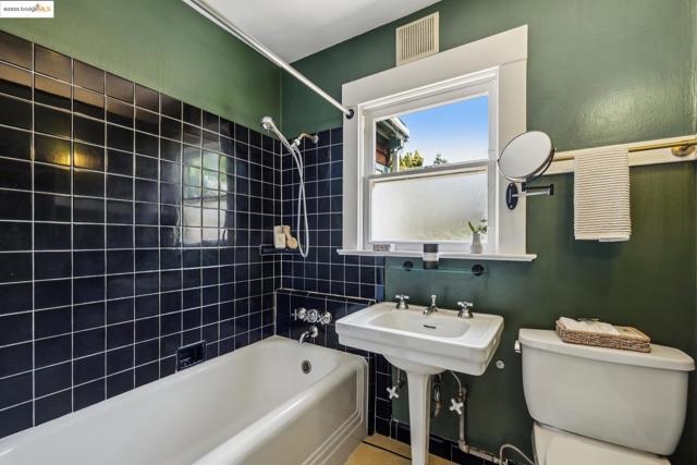 3019 Benvenue Ave, Berkeley CA: https://media.crmls.org/mediaz/ed77ea07-f553-4541-9454-747421fddc9c.jpg