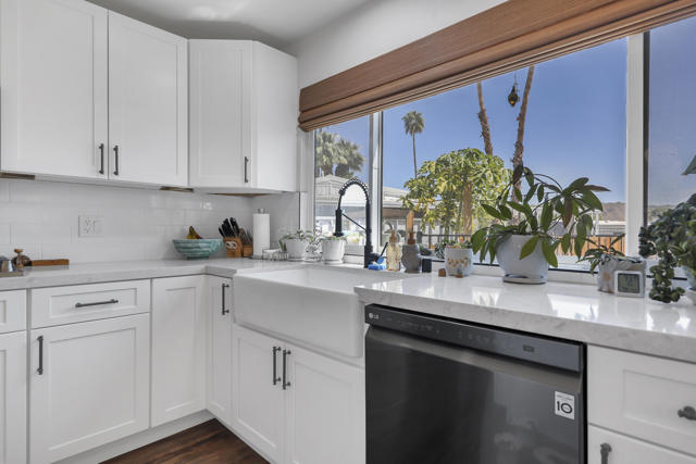 39 Country Club Drive, Palm Desert CA: https://media.crmls.org/mediaz/ed780a77-18dd-4861-8f83-d8bcea4b7c28.jpg