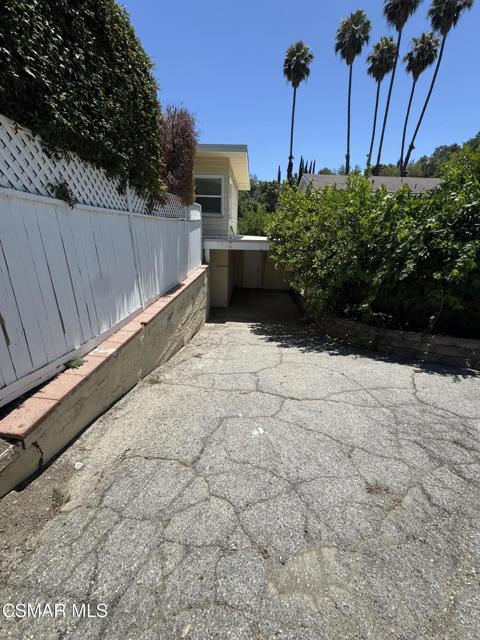 22319 Macfarlane Drive, Woodland Hills CA: https://media.crmls.org/mediaz/ed781b34-1a08-4816-865c-14420b1a1997.jpg