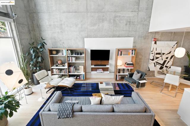 311 Oak St, Oakland CA: https://media.crmls.org/mediaz/ed785956-aa4e-4dc2-89bd-95d62940b18b.jpg