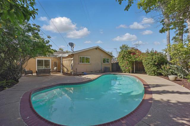 4510 Calaveras Avenue, Fremont CA: https://media.crmls.org/mediaz/ed794e10-7be5-4699-9ff0-2f967b12959b.jpg