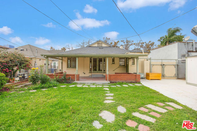 614 S Orange Drive, Los Angeles CA: https://media.crmls.org/mediaz/ed7abf48-b749-497f-a1d2-ac100394a3aa.jpg