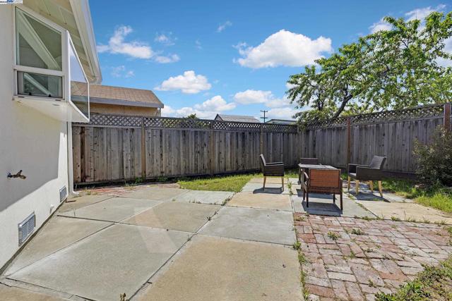 3495 Carrillo Dr, San Leandro CA: https://media.crmls.org/mediaz/ed7ade01-7c49-4377-af73-d1a19eee9177.jpg
