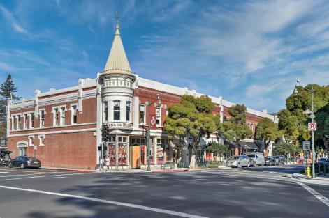 600 Pennsylvania Avenue, Los Gatos CA: https://media.crmls.org/mediaz/ed7b0db9-b34c-48be-a1eb-d60c407559dc.jpg