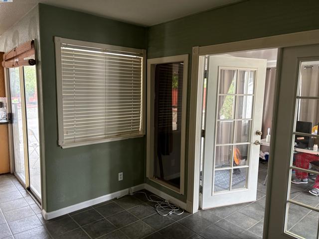 24909 Avocado Ct, Hayward CA: https://media.crmls.org/mediaz/ed7b2e51-3b55-4684-908e-9c8339b9b6aa.jpg