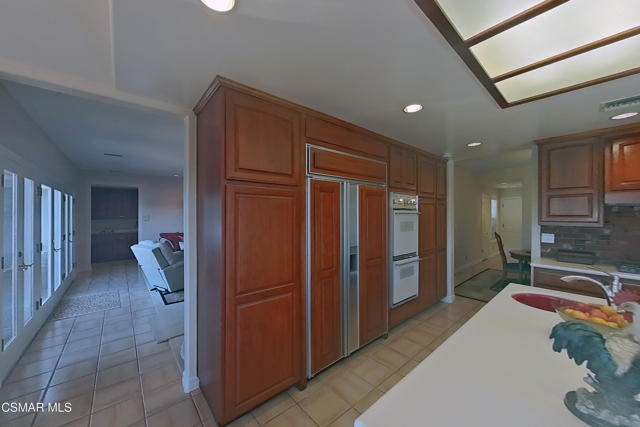 10885 Citrus Drive, Moorpark CA: https://media.crmls.org/mediaz/ed7b34f2-b0d1-41d2-95c7-1bd3f97af2db.jpg