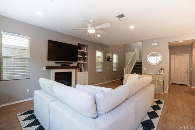 Detail Gallery Image 6 of 39 For 1132 Cherry Tree Lane, Vista,  CA 92084 - 4 Beds | 2/1 Baths