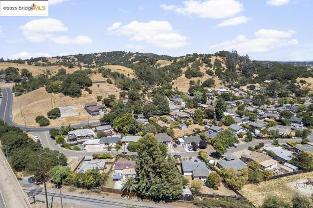 615 Manuel Dr, Novato CA: https://media.crmls.org/mediaz/ed7b4851-69a7-4e62-ba5c-5d52231f8fe0.jpg
