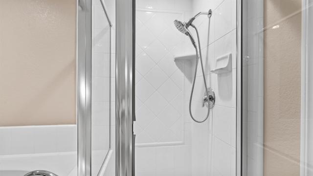 2894 Torrey Pines Rd, La Jolla CA: https://media.crmls.org/mediaz/ed7c6f46-070f-425b-acfe-c5800d8a6cf7.jpg