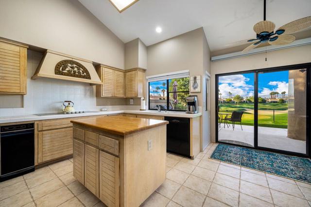 80393 Pebble Beach, La Quinta CA: https://media.crmls.org/mediaz/ed7d9940-2f5e-4a9f-9c45-25c7ddfe7424.jpg