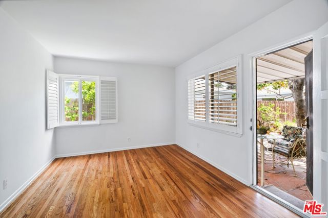 9620 Braddock Drive, Culver City CA: https://media.crmls.org/mediaz/ed7e3cd1-46bb-4e69-afcb-a8de4bcb3513.jpg