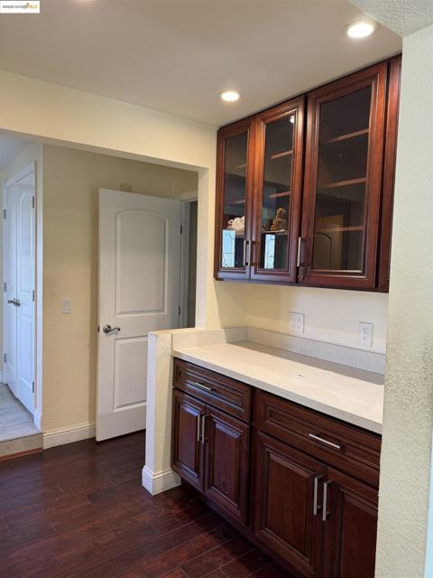 8 Juniper Way, Moraga CA: https://media.crmls.org/mediaz/ed7ea3fa-e3c4-4722-90b9-b5b9bb4f9c0b.jpg