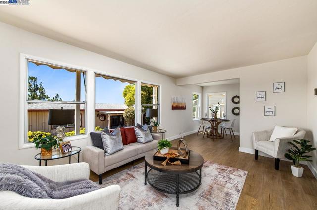 17673 Dorson Ln, Castro Valley CA: https://media.crmls.org/mediaz/ed7ee4ad-314e-417b-9477-719a8d578666.jpg