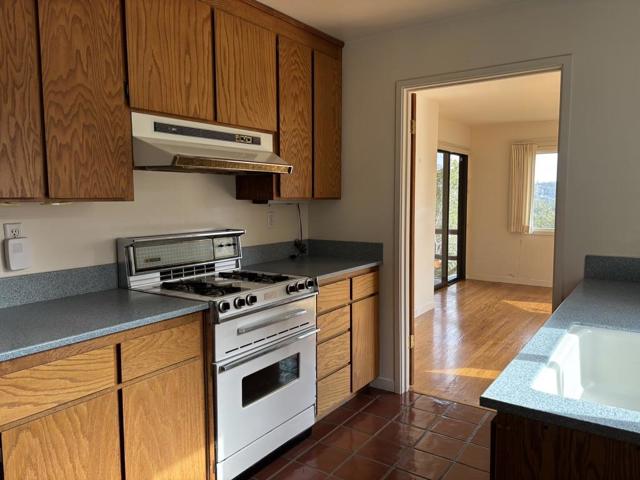 102 Santa Maria Avenue, Portola Valley CA: https://media.crmls.org/mediaz/ed7eef43-8d23-4acd-8b20-ec557fe4cdbe.jpg