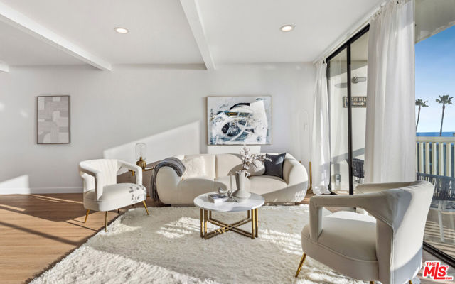 11862 Starfish Lane, Malibu CA: https://media.crmls.org/mediaz/ed7ef220-6059-41f0-87c4-3fc56fe88207.jpg