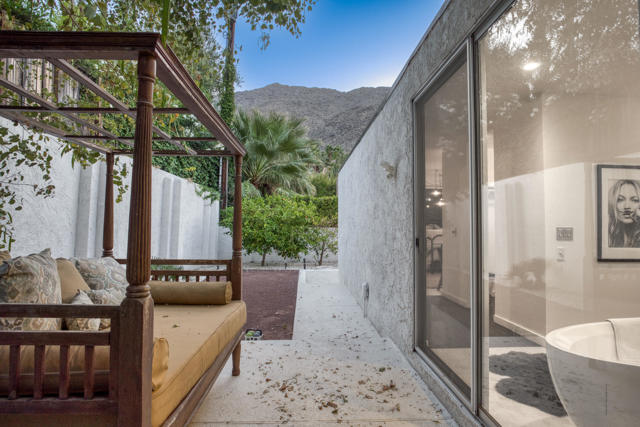 257 W El Camino Way, Palm Springs CA: https://media.crmls.org/mediaz/ed7f3c05-a9c1-4cce-8c86-e6d0254bfae8.jpg