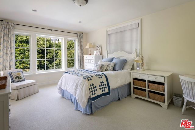 1667 Amalfi Drive, Pacific Palisades CA: https://media.crmls.org/mediaz/ed8026d5-59cd-4ebd-b704-e48e3f5b432c.jpg