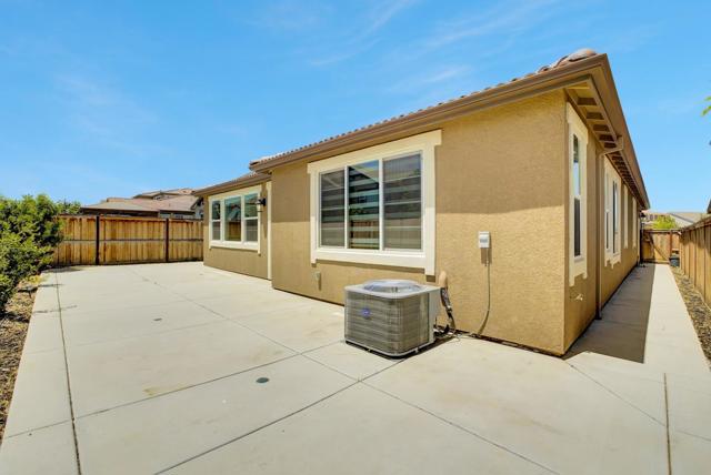 2606 Salinger Avenue, Tracy CA: https://media.crmls.org/mediaz/ed803789-b896-4a13-8495-39993ab2d4f3.jpg