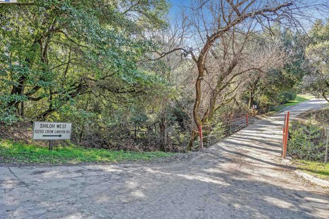 10250 Crow Canyon Rd, Castro Valley CA: https://media.crmls.org/mediaz/ed8061d4-2aea-4985-8a44-4fe42b4b8295.jpg