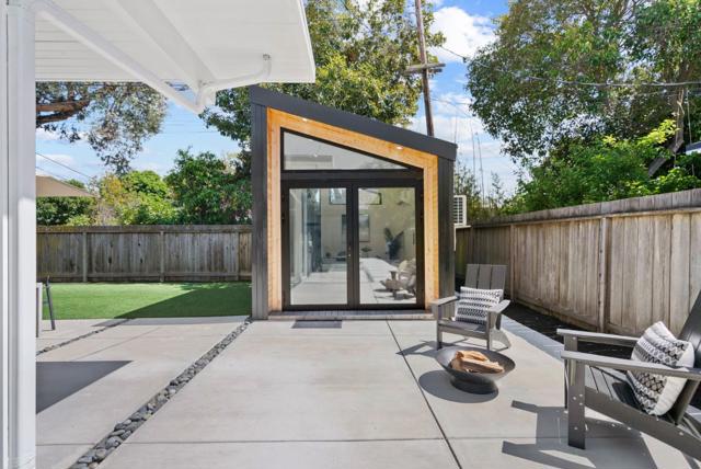 986 Loma Verde Avenue, Palo Alto CA: https://media.crmls.org/mediaz/ed8095c2-38b7-4569-82b7-b27d682ece23.jpg